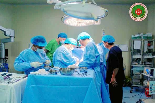BỆNH VIỆN QUÂN Y 121 PHÁT TRIỂN KỸ THUẬT THAY KHỚP VAI TOÀN PHẦN