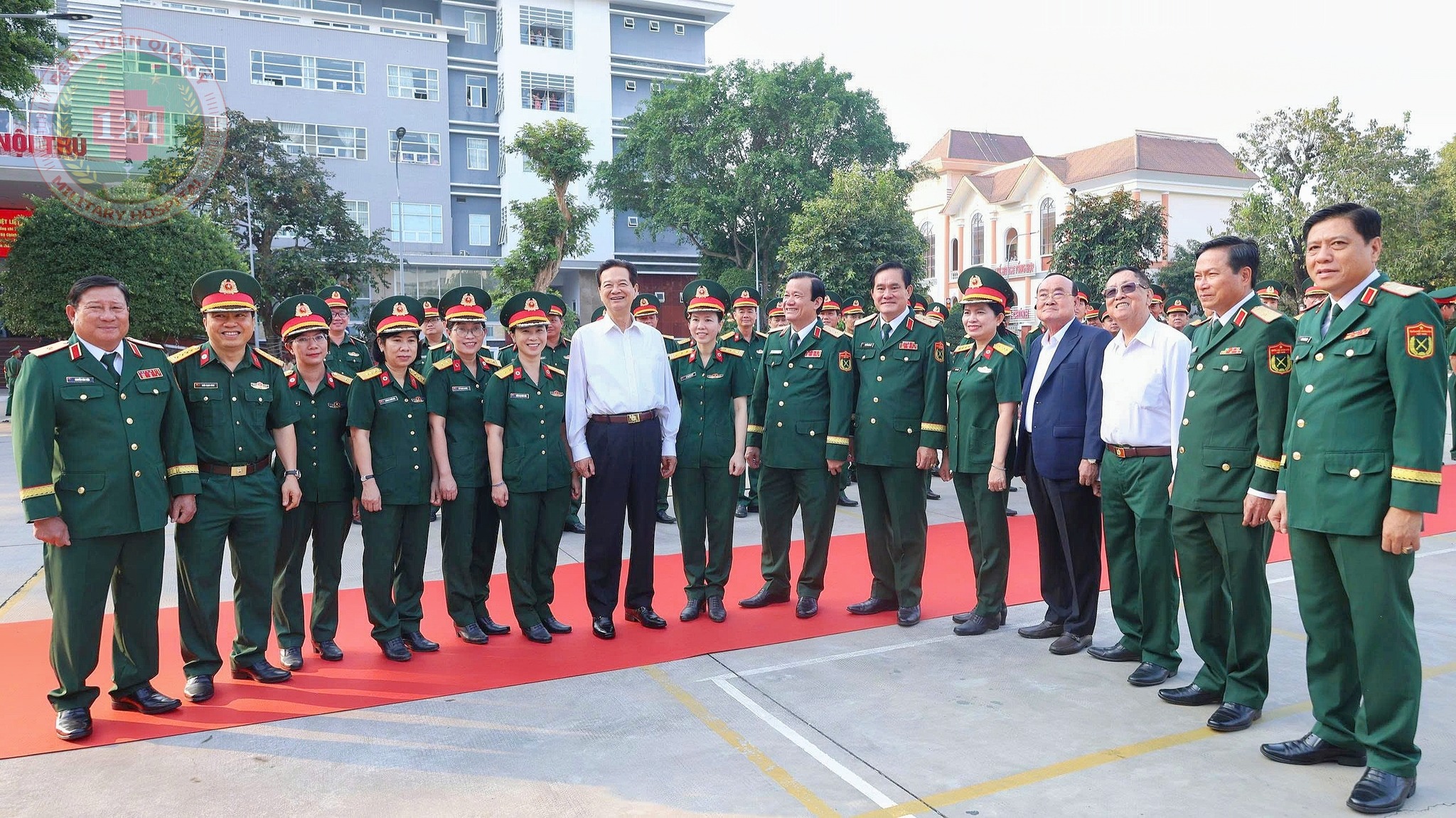 ĐỒNG CHÍ NGUYỄN TẤN DŨNG, NGUYÊN ỦY VIÊN BỘ CHÍNH TRỊ, NGUYÊN THỦ TƯỚNG CHÍNH PHỦ NƯỚC CỘNG HÒA XÃ HỘI CHỦ NGHĨA VIỆT NAM ĐẾN THĂM, TRỒNG CÂY LƯU NIỆM TẠI BỆNH VIỆN QUÂN Y 121