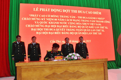 BỆNH VIỆN QUÂN Y 121 TỔ CHỨC LỄ PHÁT ĐỘNG ĐỢT THI ĐUA CAO ĐIỂM “PHẤT CAO CỜ HỒNG THÁNG TÁM – THI ĐUA GIÀNH 3 NHẤT”