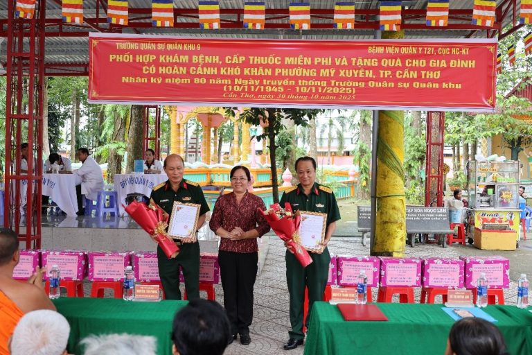 BỆNH VIỆN QUÂN Y 121 KHÁM BỆNH, CẤP THUỐC MIỄN PHÍ CHO GIA ĐÌNH CHÍNH SÁCH, HỘ NGHÈO XÃ NGỌC TỐ VÀ PHƯỜNG MỸ XUYÊN, THÀNH PHỐ CẦN THƠ