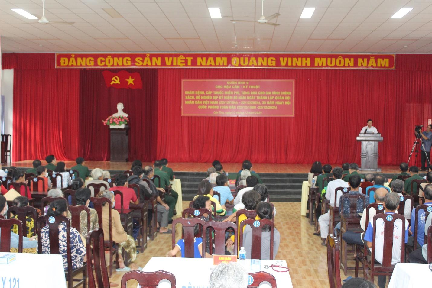 BỆNH VIỆN QUÂN Y 121 TỔ CHỨC KHÁM BỆNH, CẤP THUỐC MIỄN PHÍ, TẶNG QUÀ CÁC GIA ĐÌNH CHÍNH SÁCH, HỘ NGHÈO TRÊN ĐỊA BÀN CÁC PHƯỜNG, QUẬN THỐT NỐT, TP. CẦN THƠ