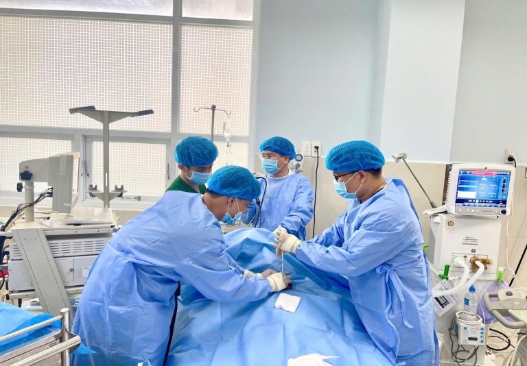 BỆNH VIỆN QUÂN Y 121 TRIỂN KHAI THÀNH CÔNG KỸ THUẬT MỞ KHÍ QUẢN NONG QUA DA MỘT THÌ KẾT HỢP NỘI SOI PHẾ QUẢN ỐNG MỀM