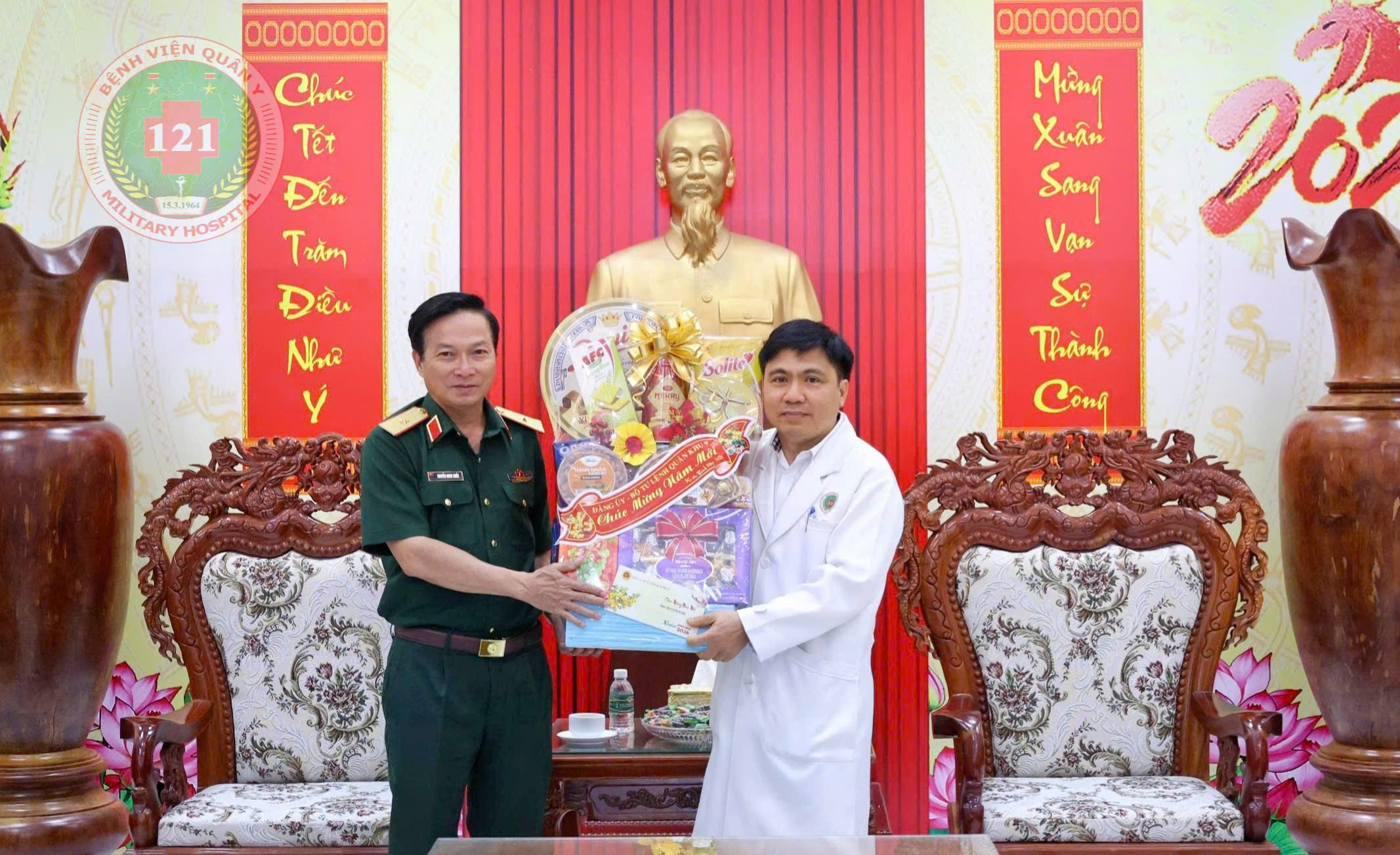 THIẾU TƯỚNG NGUYỄN MINH TRIỀU, PHÓ TƯ LỆNH QUÂN KHU ĐẾN THĂM VÀ CHÚC TẾT