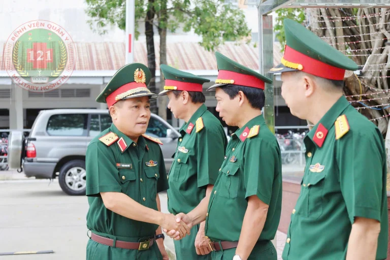 CHỦ NHIỆM TỔNG CỤC HẬU CẦN – KỸ THUẬT QUÂN ĐỘI NHÂN DÂN VIỆT NAM ĐẾN THĂM, NẮM TÌNH HÌNH KẾT QUẢ THỰC HIỆN NHIỆM VỤ CỦA BỆNH VIỆN QUÂN Y 121